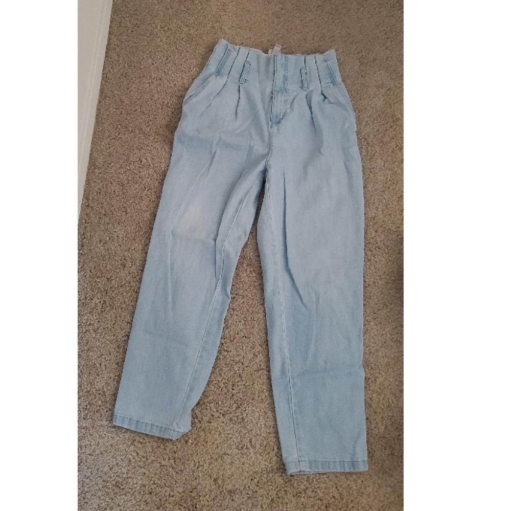 A new day paperbag light blue jeans size 4
